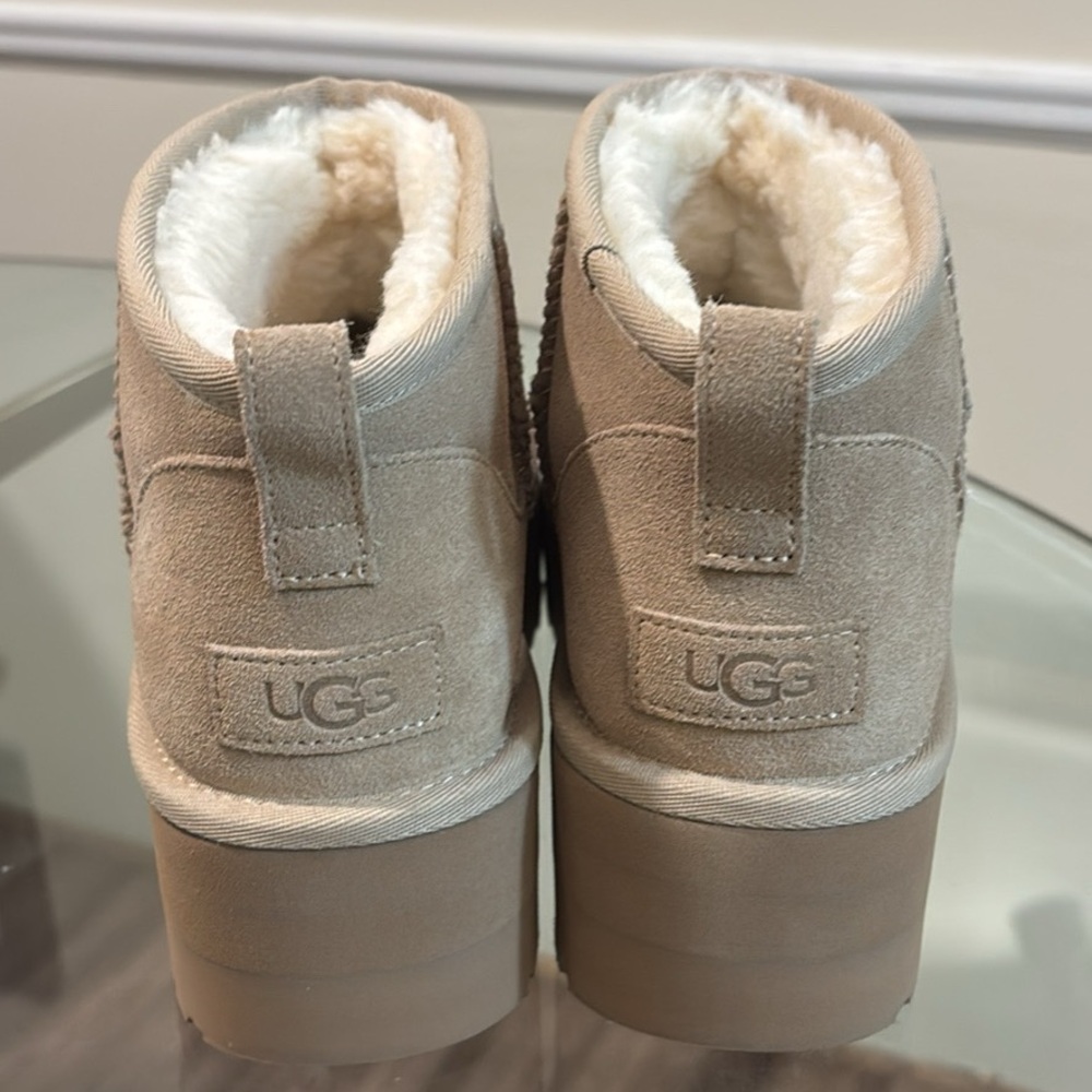 Ugg Classic Ultra Mini Platform Boots Sand size 9 worn only once + Ugg care kit - Picture 2 of 7